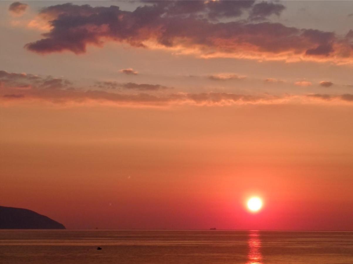 Evangelia House Sea View Apartments Agia Pelagia  エクステリア 写真